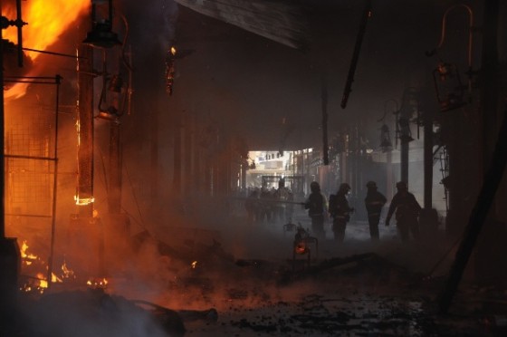 حريق ضخم في سوق واقف (سوق واچف) سوق الحريم