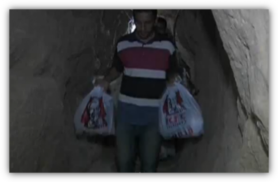 تهريب وجبات "دجاج كنتاكي" من مصر إلى غزة عبر الأنفاق