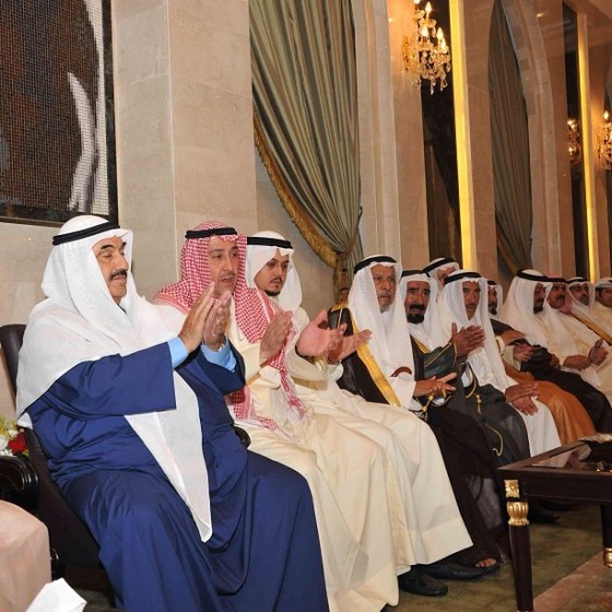 رئيس الوزراء السابق ناصر المحمد في زيارة إلى ديوان سلطان بن حثلين