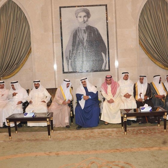 رئيس الوزراء السابق ناصر المحمد في زيارة إلى ديوان سلطان بن حثلين