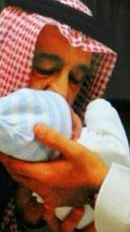 الملك سلمان يزور زوجة أبنه الأمير محمد في المستشفى