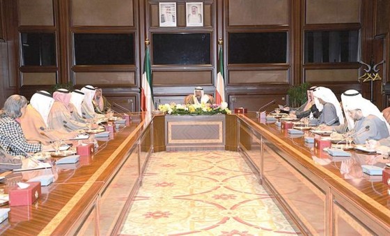 سمو الأمير الشيخ صباح الأحمد لـ رؤساء التحرير: سنخفّف الدعم ونرفع أسعار البنزين والكهرباء والماء