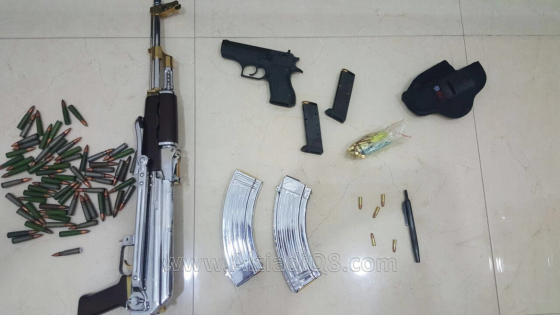 بيان من وزارة الداخلية: المتهم عذبي الفهد الصباح متواري عن الأنظار .. وعند مداهمة منزله قمنا بمصادرة أسلحة وذخائر